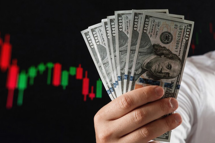 Dolar menguat